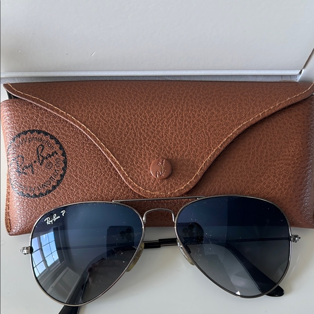 Ray-Ban Black Polarized Aviator Sunglasses Classic Design